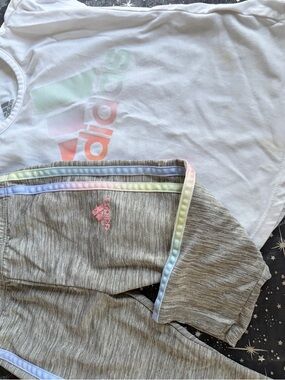 adidas White Tee with Pastel Logo & Gray Heather crop leggings